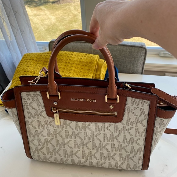 Michael Kors bag like new - Picture 10 of 11
